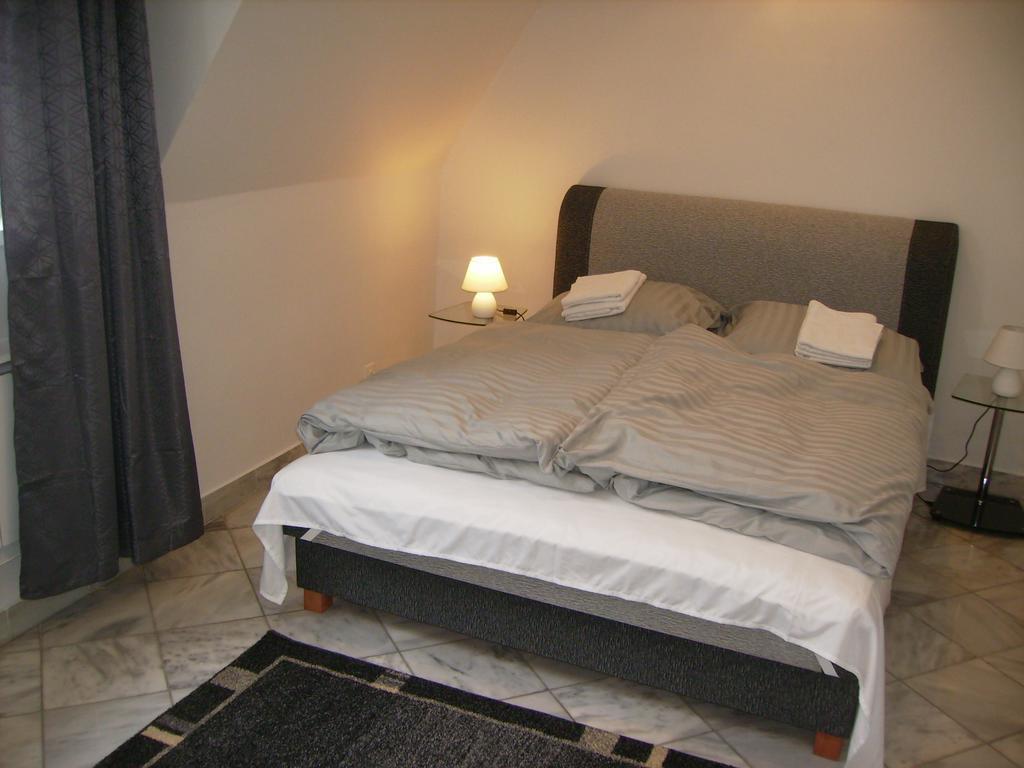 דירות סופרון Fueredi Haz Apartman מראה חיצוני תמונה
