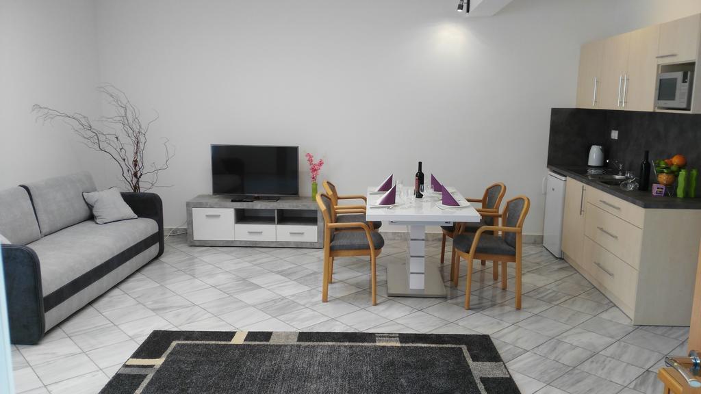 דירות סופרון Fueredi Haz Apartman מראה חיצוני תמונה